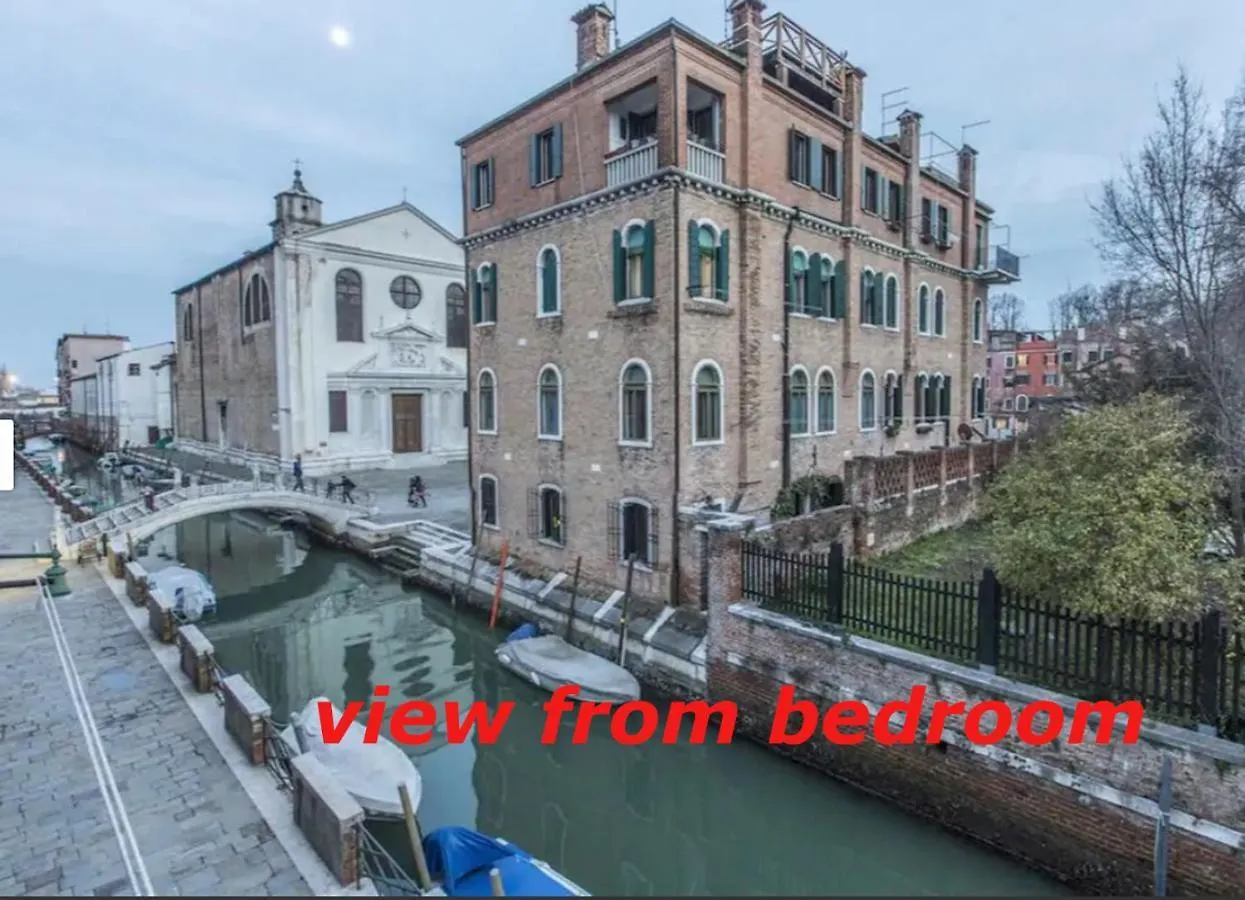 Susy Biennale Apartment - Canal View And Garden Venetië