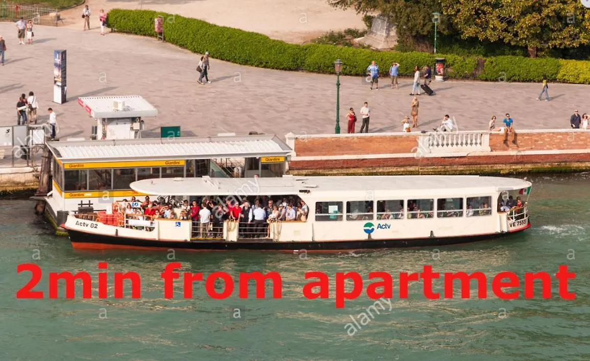 Susy Biennale Apartment - Canal View And Garden Venetië