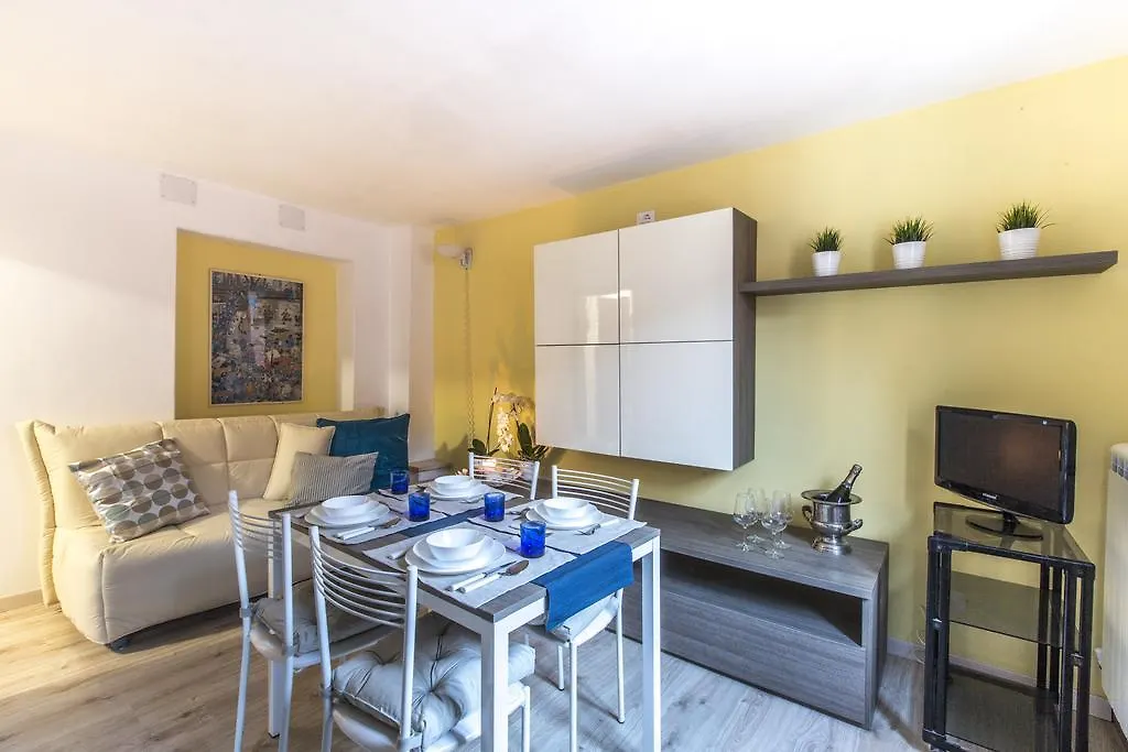 Susy Biennale Apartment - Canal View And Garden Venedig Italien