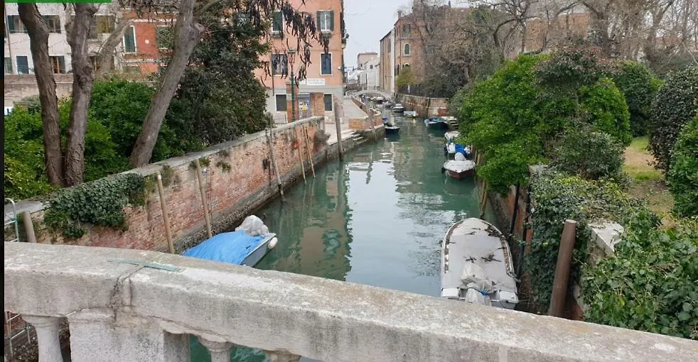 Susy Biennale Apartment - Canal View And Garden Venedig